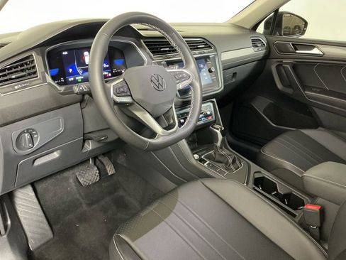 Used 2023 Volkswagen Tiguan SE image 23