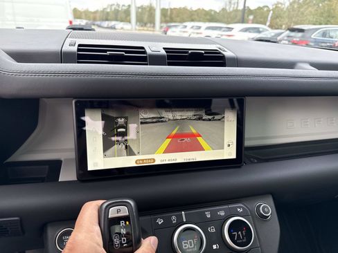 Used 2024 Land Rover Defender 110 S image 26