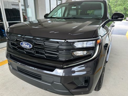 Used 2027 Ford Expedition Active AWD/4WD image 1