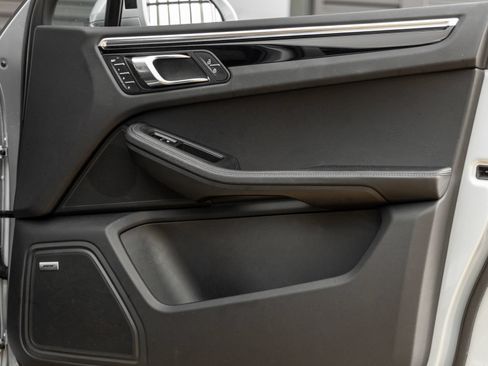 Certified 2024 Porsche Macan AWD/4WD image 41