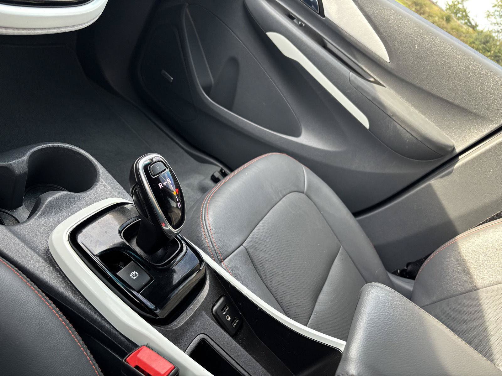 Used 2021 Chevrolet Bolt Premier w/ Infotainment Package FWD image 26