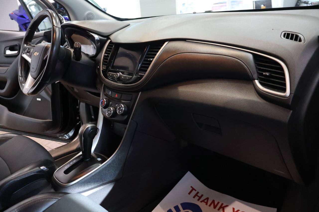 Used 2020 Chevrolet Trax LT w/ Sun & Sound Package AWD/4WD image 13