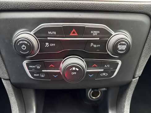 Used 2020 Dodge Charger SXT w/ Leather Interior Group image 22