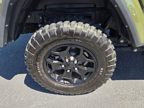 Used 2023 Jeep Gladiator Sport AWD/4WD image 13