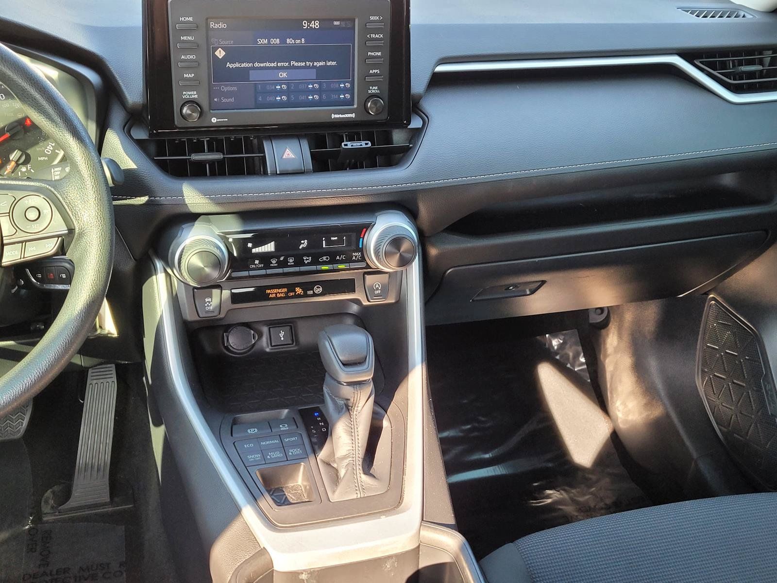 Used 2022 Toyota RAV4 LE AWD/4WD image 12