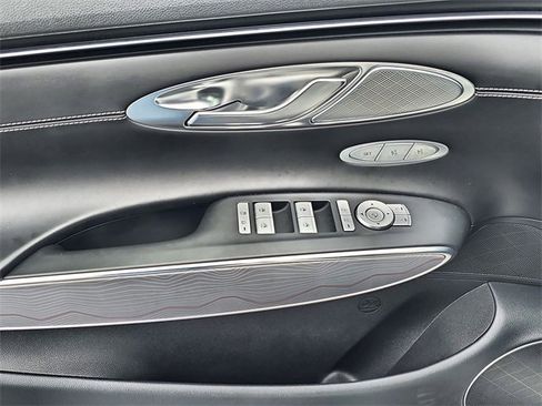 Used 2022 Genesis GV70 2.5T w/ Advanced Package image 17