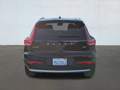 Used 2025 Volvo XC40 B5 Core w/ Protection Package Premier image 4