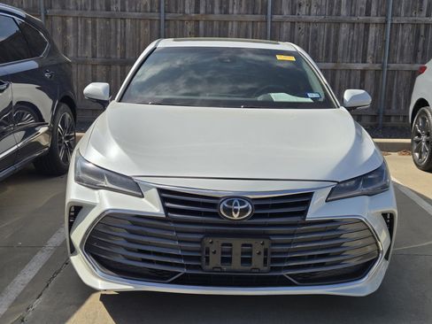 Used 2022 Toyota Avalon Limited image 2