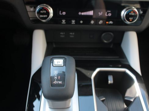 New 2025 Mitsubishi Outlander SE image 20