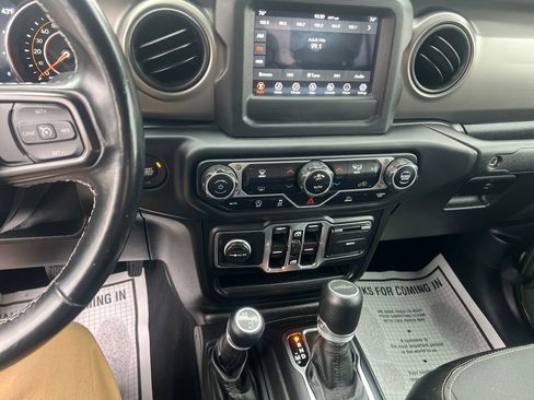 Used 2021 Jeep Gladiator Sport image 18