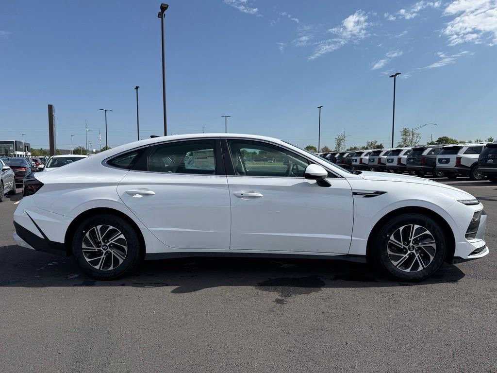 New 2026 Hyundai Sonata Blue FWD image 4