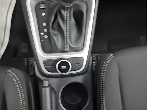 Used 2022 Hyundai Venue SEL FWD image 35