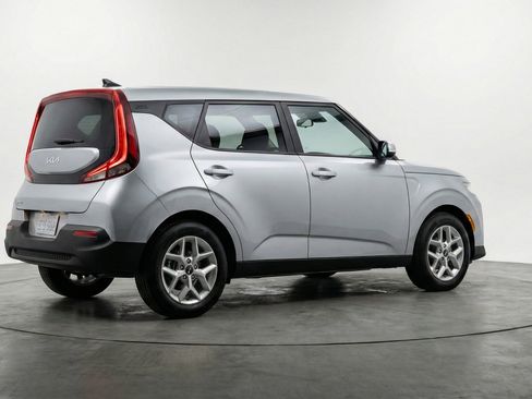 Used 2025 Kia Soul LX w/ LX Technology Package image 9