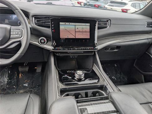 Used 2022 Jeep Wagoneer Series II image 19