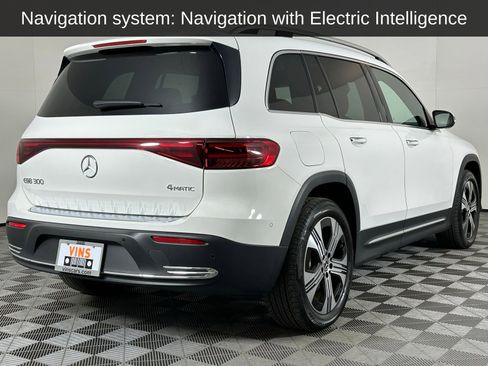 Used 2024 Mercedes-Benz EQB 300 4MATIC image 4