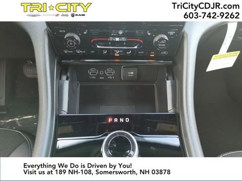 New 2025 Jeep Grand Cherokee Altitude image 28