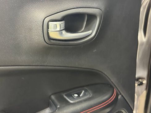 Used 2018 Jeep Compass Trailhawk w/ Cold Weather Group AWD/4WD image 18