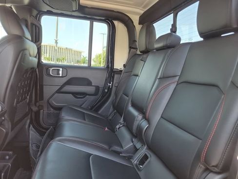 Used 2023 Jeep Gladiator Rubicon w/ LED Lighting Group AWD/4WD image 11