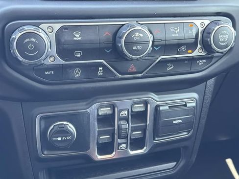 Used 2020 Jeep Wrangler Unlimited Sahara AWD/4WD image 28