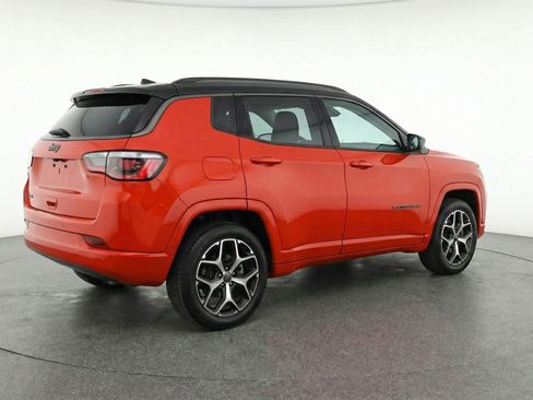 Used 2025 Jeep Compass Limited AWD/4WD image 7