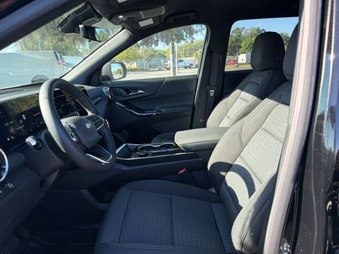 New 2026 Chevrolet Equinox LT w/ Safety and Technology Package FWD image 17