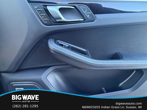 Used 2022 Porsche Macan w/ Premium Package Plus image 20