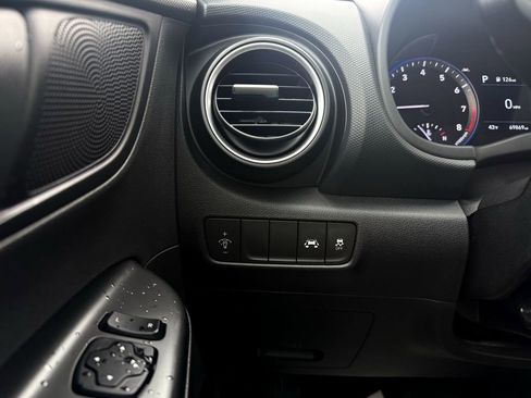 Used 2020 Hyundai Kona SE image 16