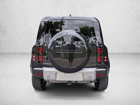 Used 2024 Land Rover Defender 110 S image 6