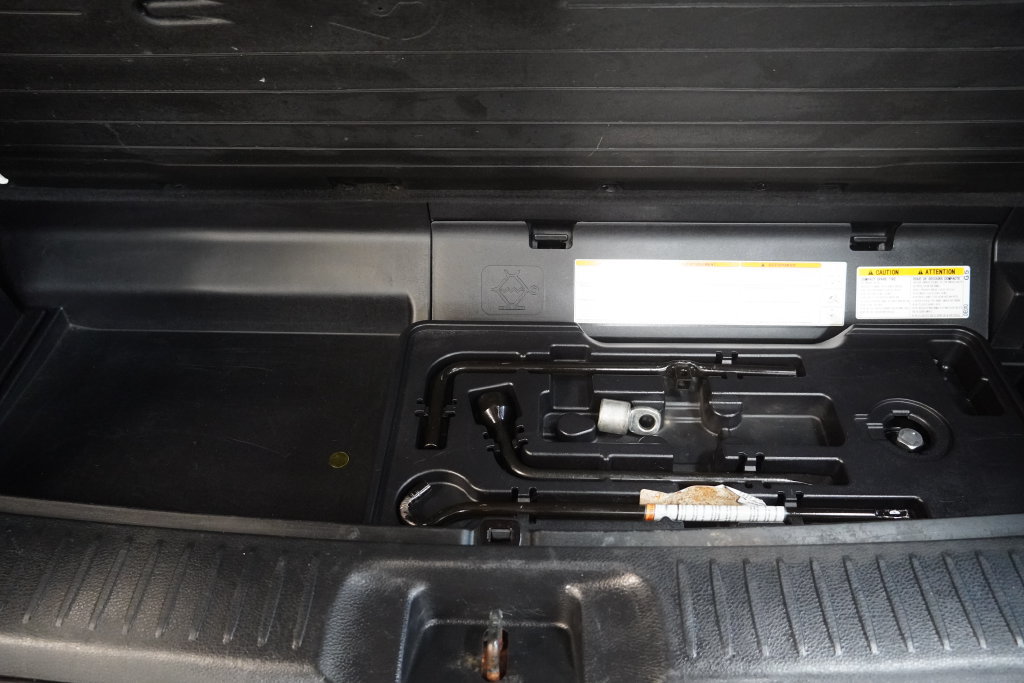 Used 2019 Toyota Highlander LE w/ Protection Package #3 AWD/4WD image 10