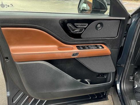 Used 2023 Lincoln Aviator Reserve w/ Equipment Group 201A image 22