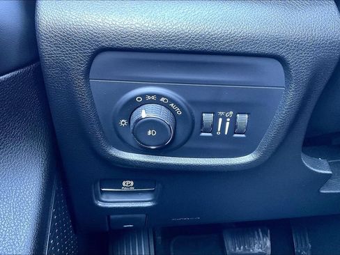 Used 2023 Jeep Grand Cherokee L Limited AWD/4WD image 38