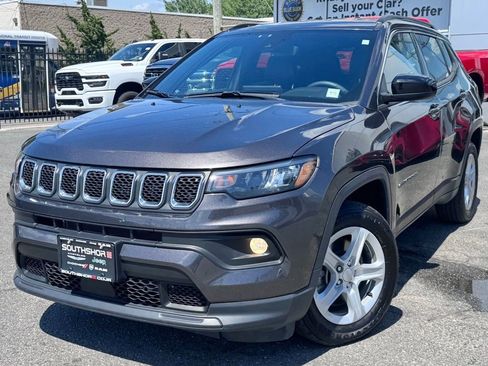 Used 2023 Jeep Compass Latitude w/ Convenience Group AWD/4WD image 3
