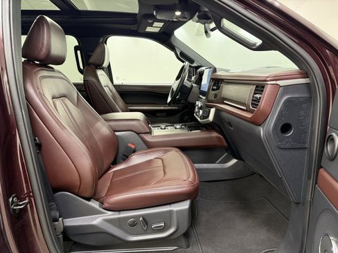 Used 2024 Ford Expedition Limited image 32