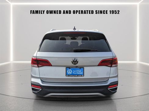 Certified 2023 Volkswagen Taos SE w/ Panoramic Sunroof Package image 6