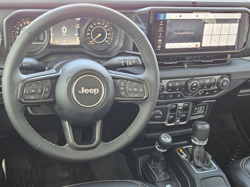 Used 2025 Jeep Gladiator Sport AWD/4WD image 25