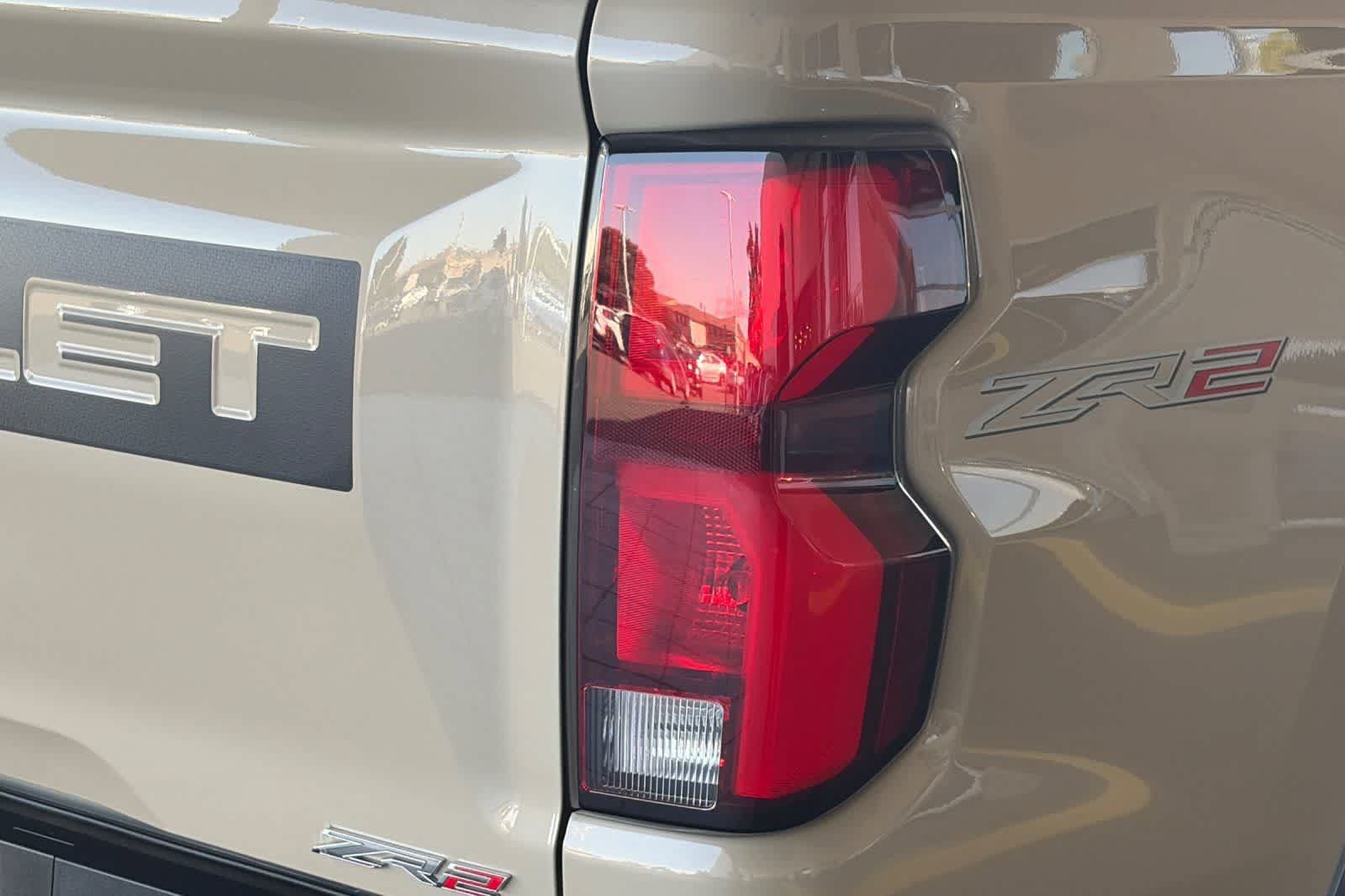 Used 2024 Chevrolet Colorado ZR2 w/ Technology Package AWD/4WD image 31