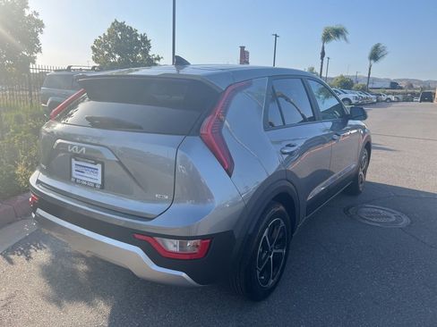 Used 2025 Kia Niro LX FWD image 7