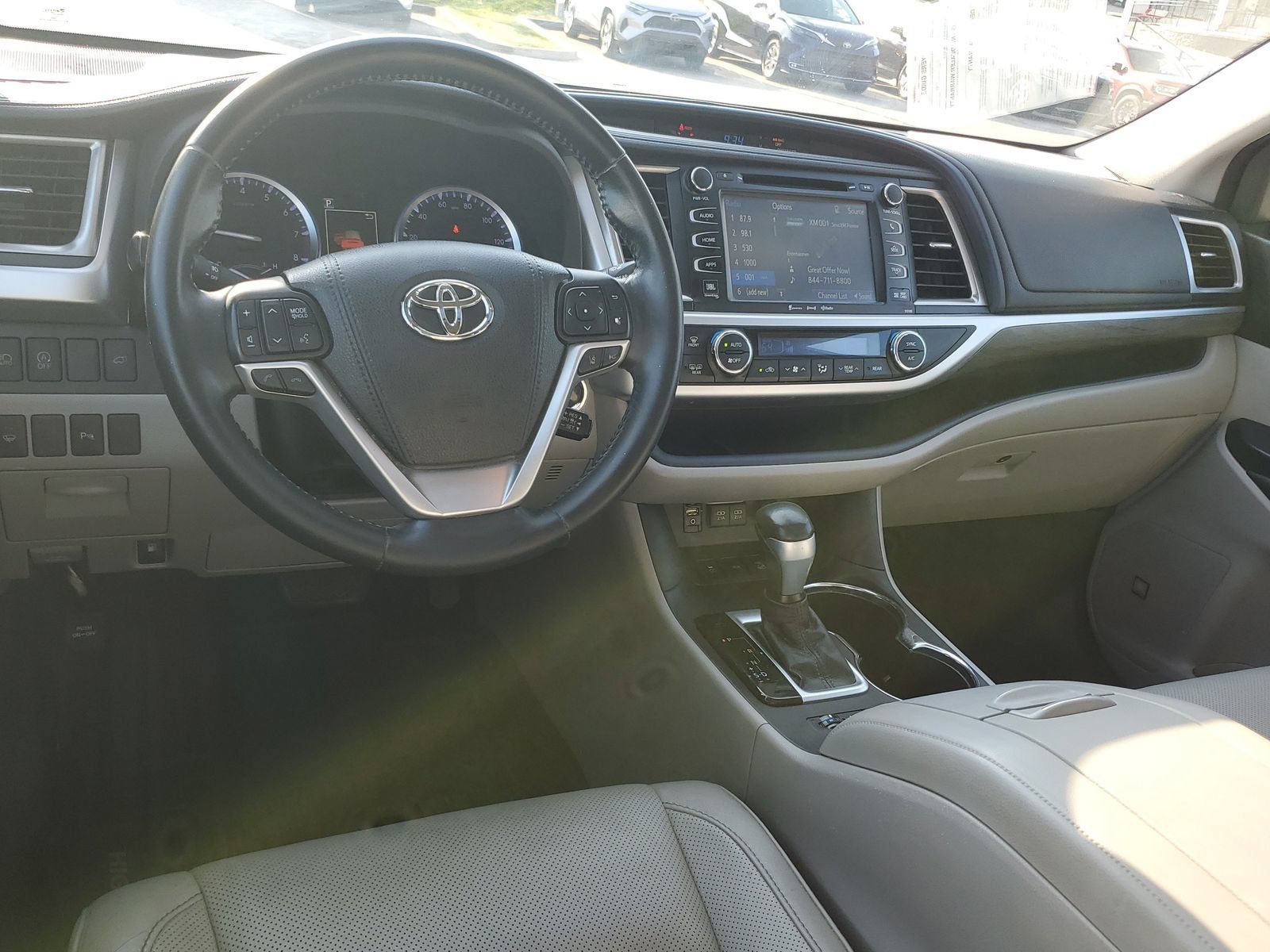 Used 2018 Toyota Highlander Limited AWD/4WD image 10