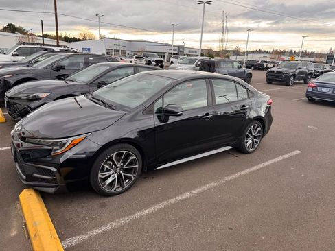 Used 2020 Toyota Corolla XSE image 2