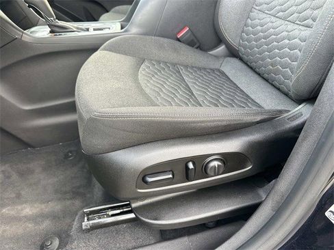 Used 2021 Chevrolet Equinox LT image 23