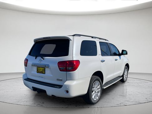 Used 2016 Toyota Sequoia Platinum AWD/4WD image 3
