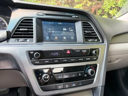 Used 2017 Hyundai Sonata SE FWD image 38