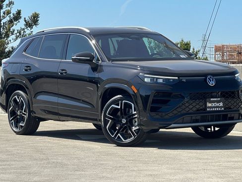 New 2026 Volkswagen Tiguan SEL R-Line AWD/4WD image 2