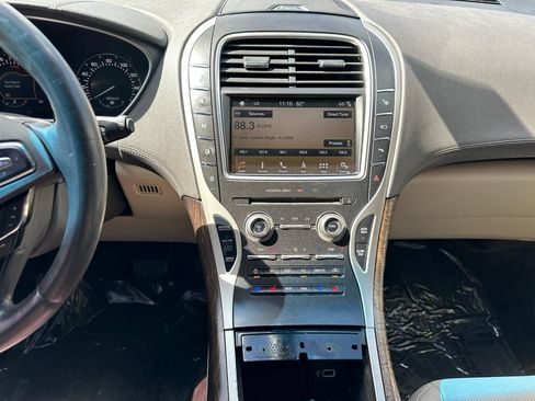 Used 2016 Lincoln MKX Reserve w/ Technology Package FWD image 31