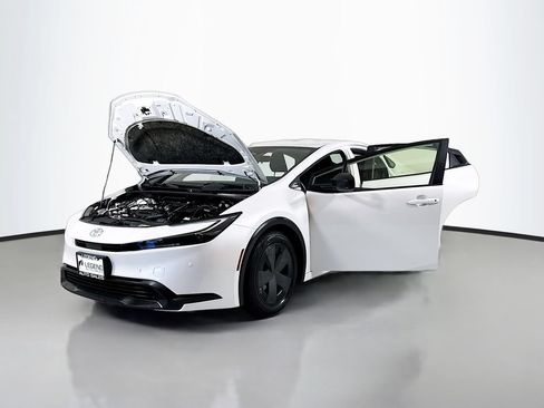 Used 2023 Toyota Prius LE FWD image 16