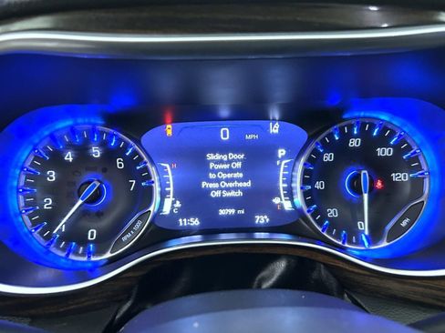 Used 2024 Chrysler Pacifica Limited FWD image 14