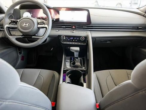 Used 2024 Hyundai Elantra SEL w/ Convenience Package image 22