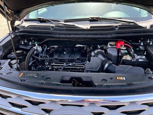 Used 2018 Ford Explorer XLT w/ Equipment Group 202A FWD image 33