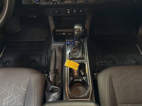 Used 2018 Toyota Tacoma TRD Sport image 20