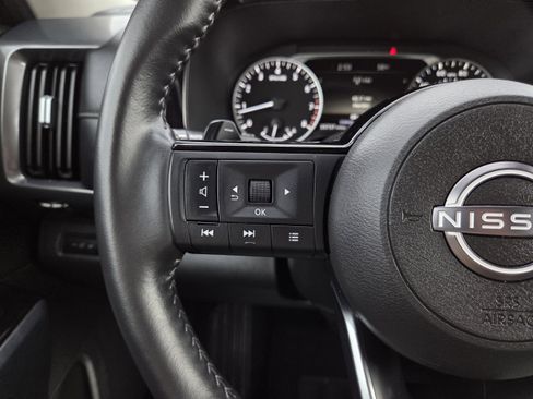 Used 2025 Nissan Pathfinder SL image 37